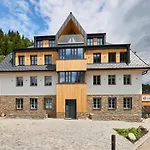 شقة Vogue Ridge Retreat & Terrace By Interhome